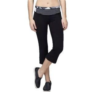 Lululemon Gather And Crow Crop Pants Slit Back Black Quilt Winter Pattern